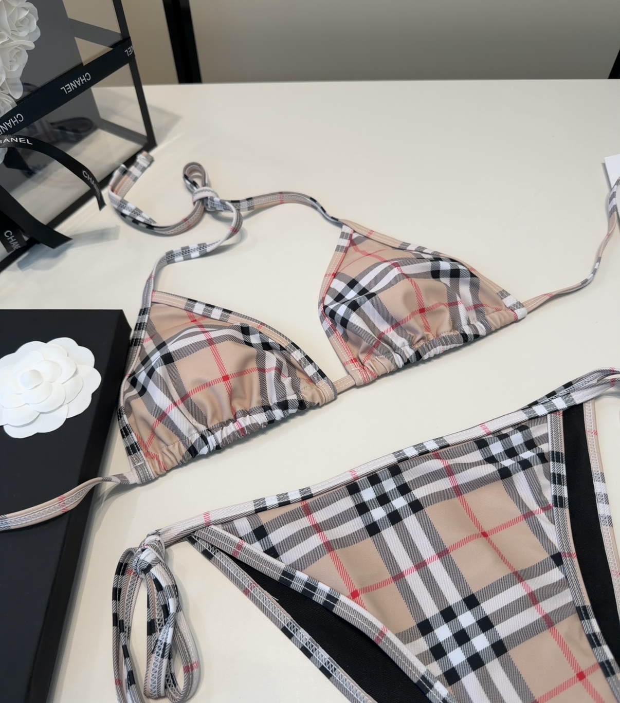 巴宝莉泳衣，时尚潮人必备！实物超级好看！海边度假拍照超级好！SML