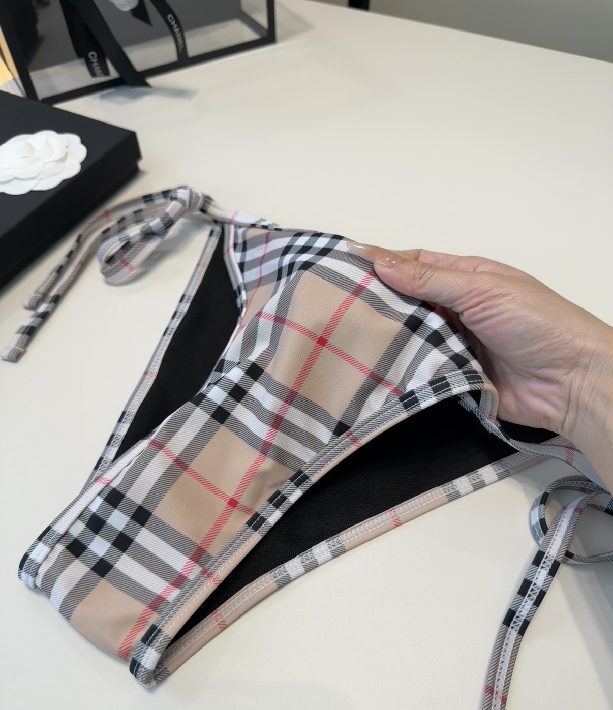 巴宝莉泳衣，时尚潮人必备！实物超级好看！海边度假拍照超级好！SML