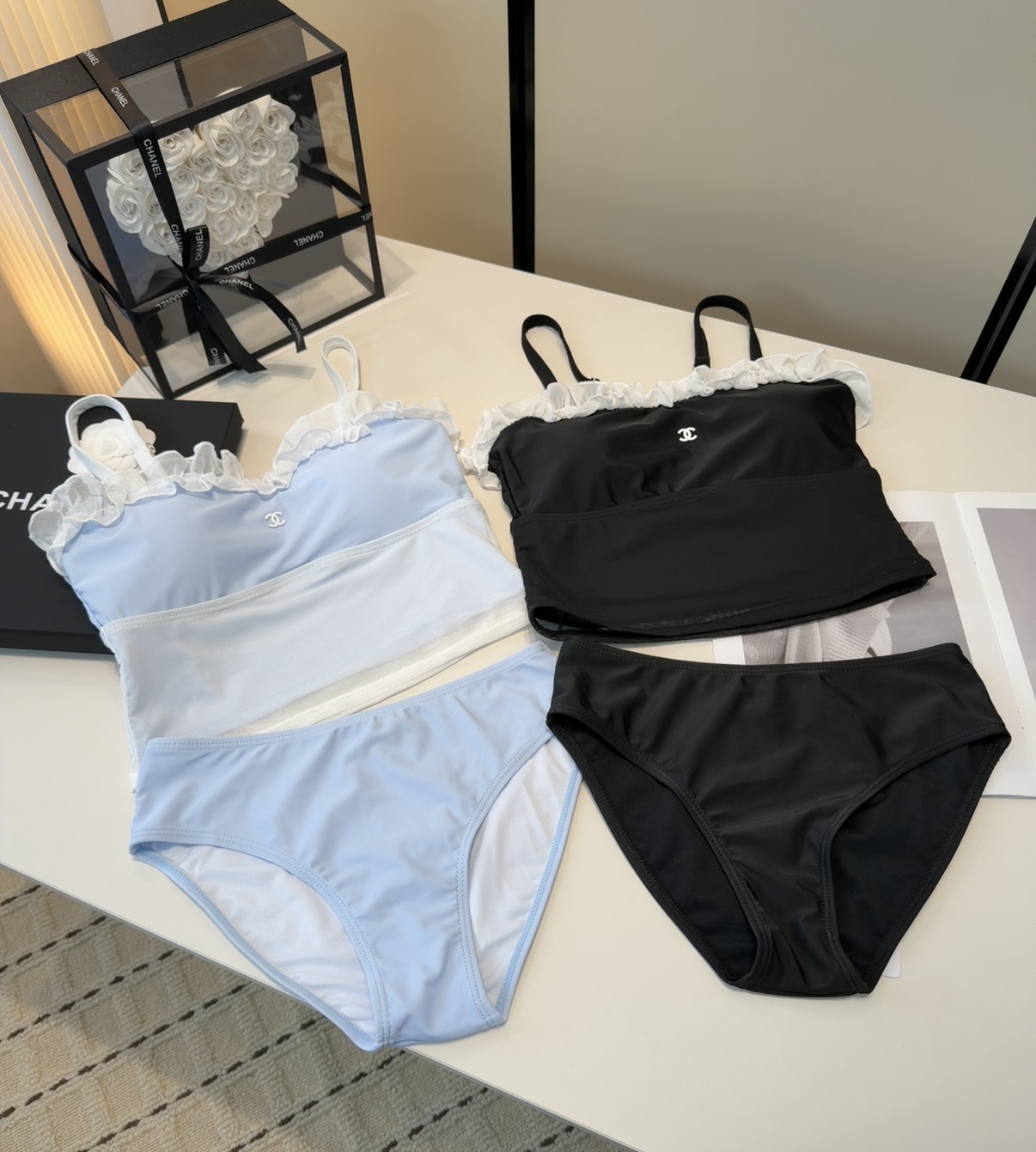 香奈儿泳衣，时尚潮人必备！实物超级好看！海边度假拍照超级好！SML