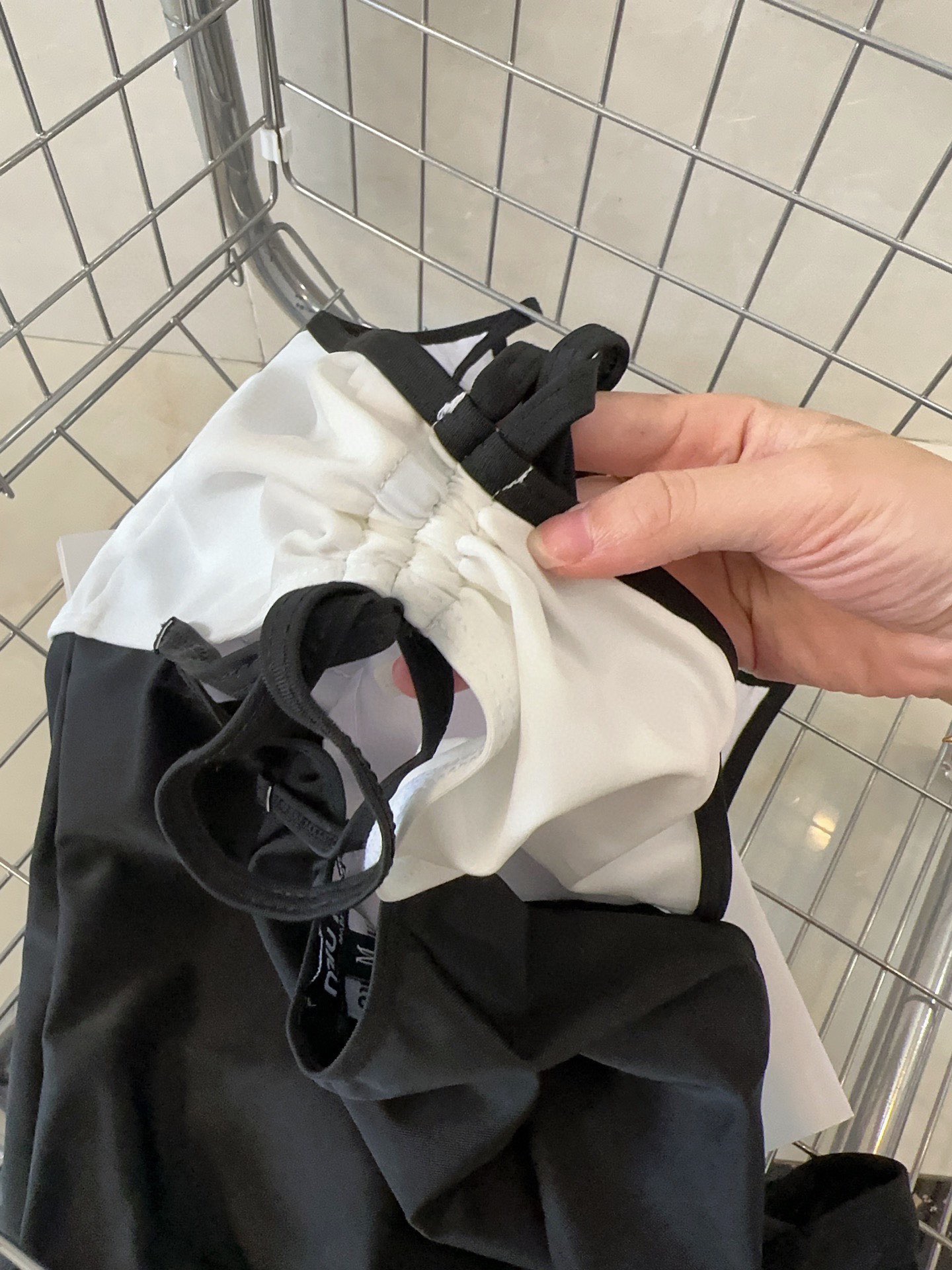 miumiu泳衣，时尚潮人必备！实物超级好看！海边度假拍照超级好！SML