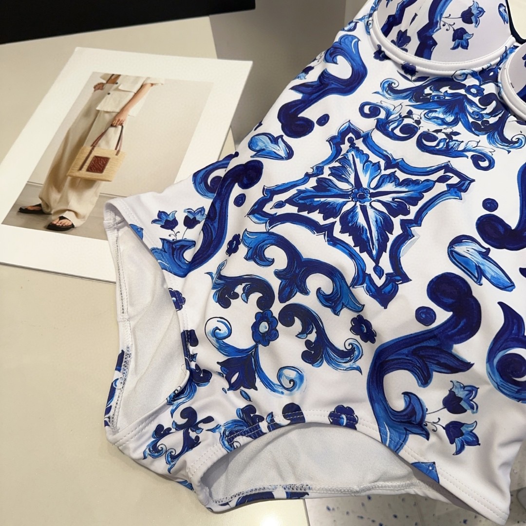 Dg泳衣，时尚达人必备。超级显身材！SML