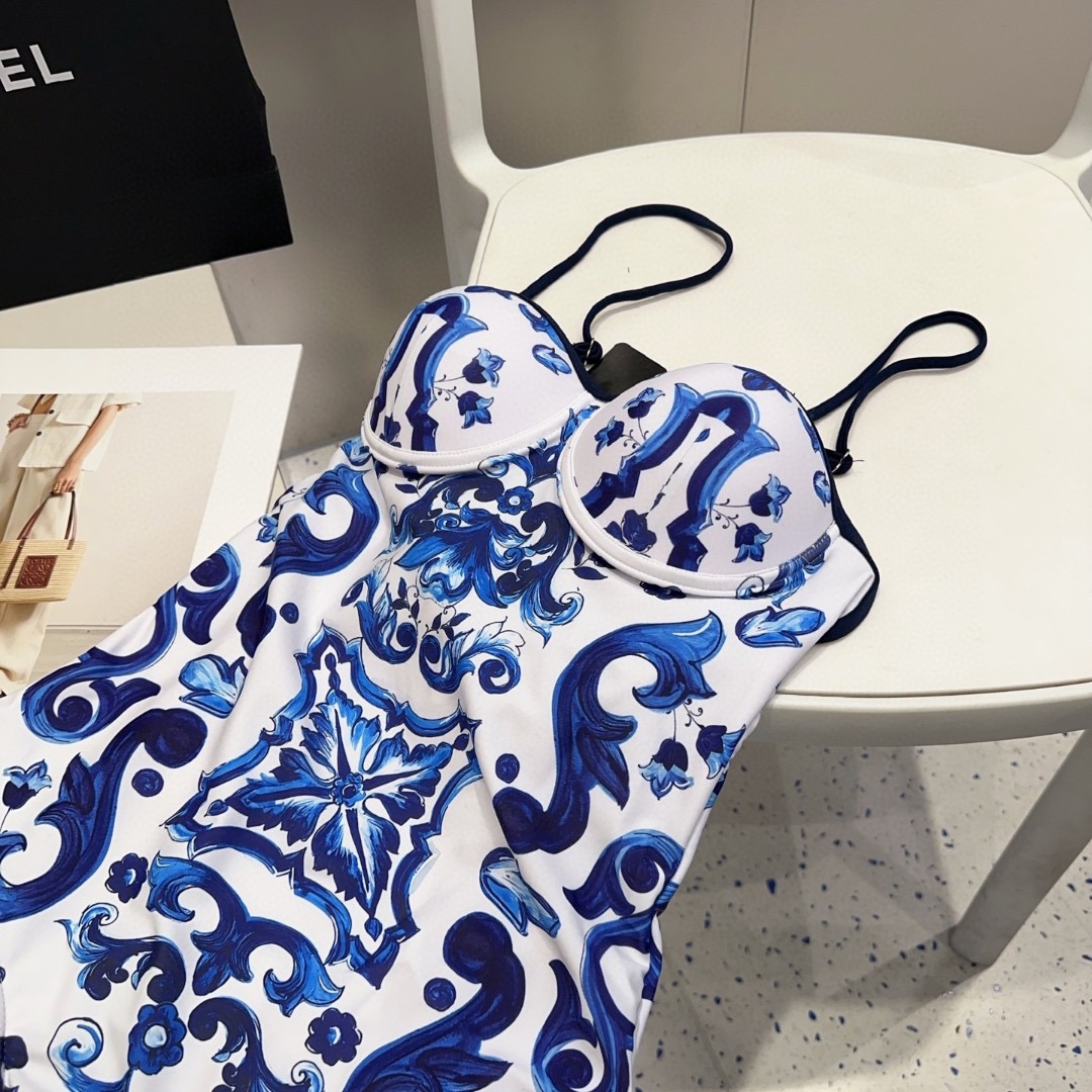 Dg泳衣，时尚达人必备。超级显身材！SML