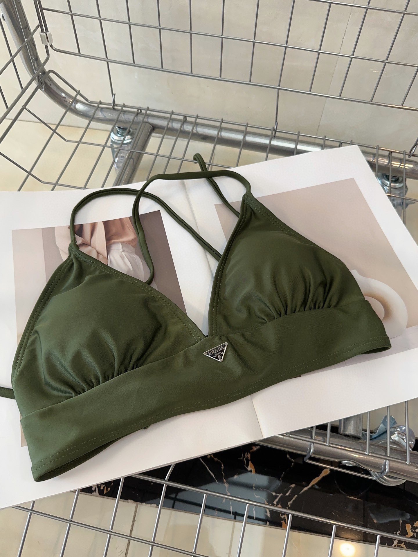 普拉达泳衣，时尚潮人必备！实物超级好看！海边度假拍照超级好！SML