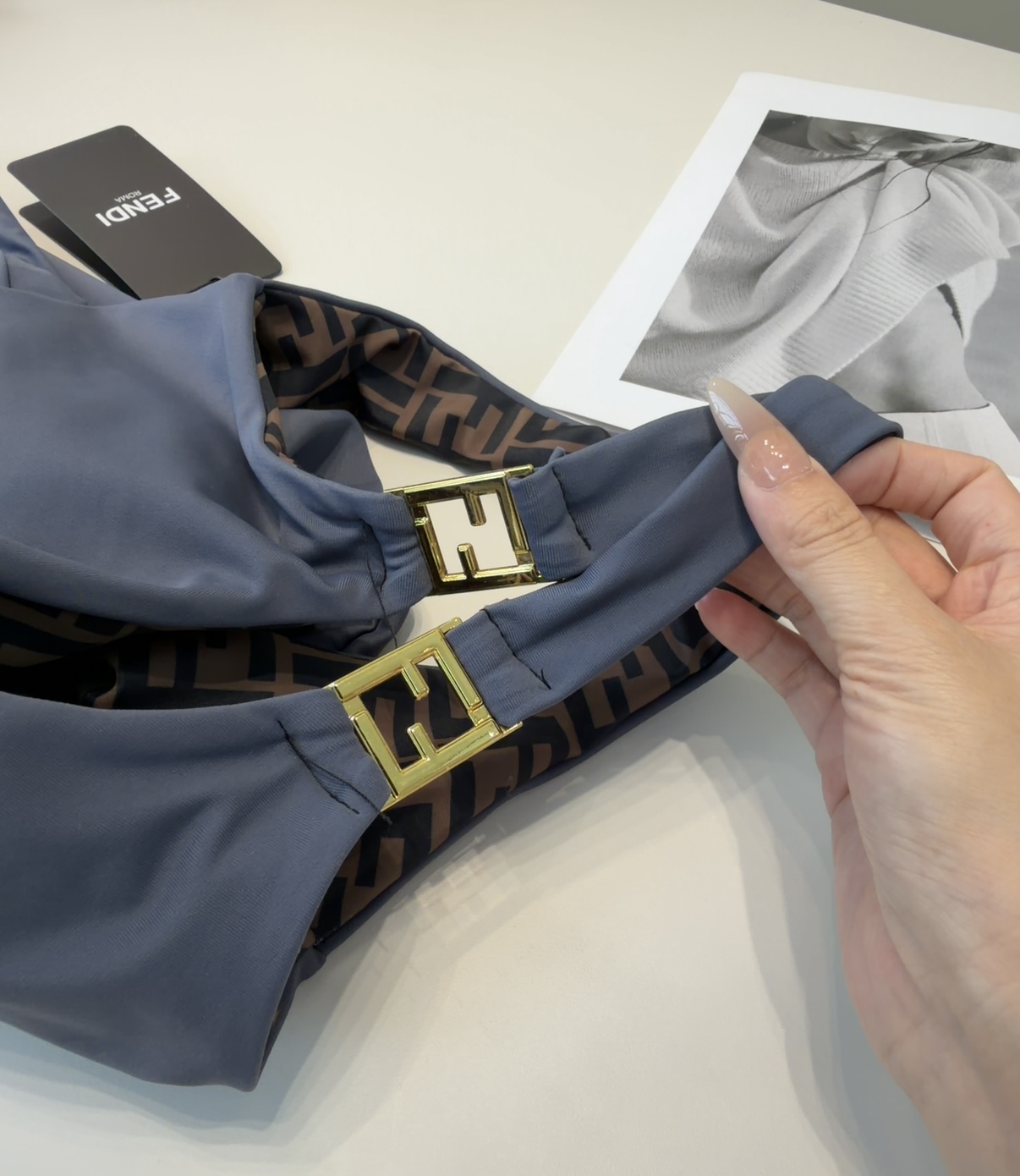 芬迪泳衣，时尚潮人必备！实物超级好看！海边度假拍照超级好！SML