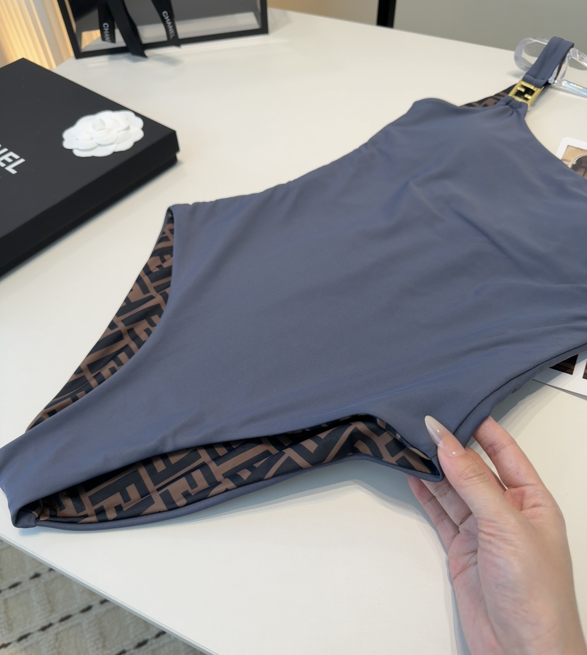 芬迪泳衣，时尚潮人必备！实物超级好看！海边度假拍照超级好！SML