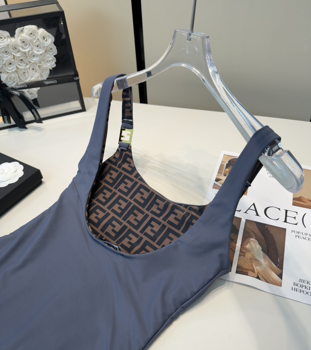 芬迪泳衣，时尚潮人必备！实物超级好看！海边度假拍照超级好！SML