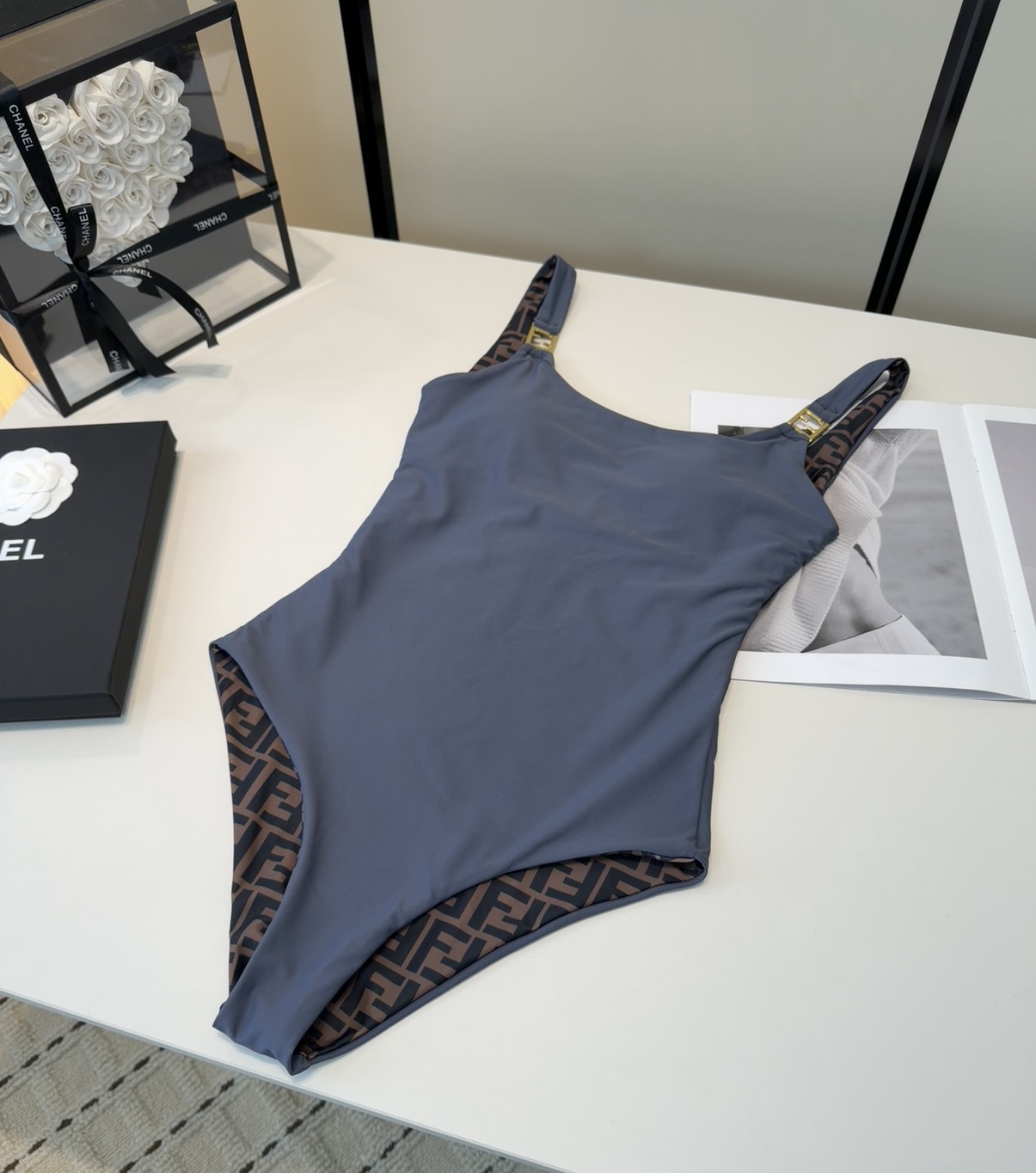 芬迪泳衣，时尚潮人必备！实物超级好看！海边度假拍照超级好！SML