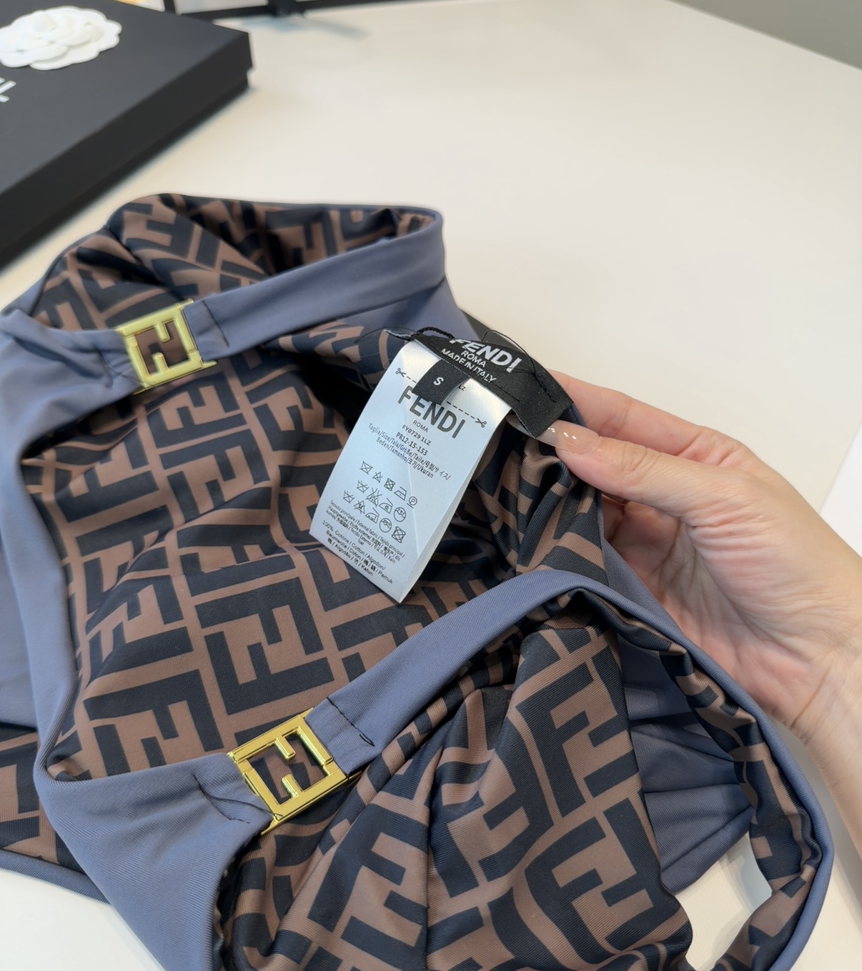 芬迪泳衣，时尚潮人必备！实物超级好看！海边度假拍照超级好！SML