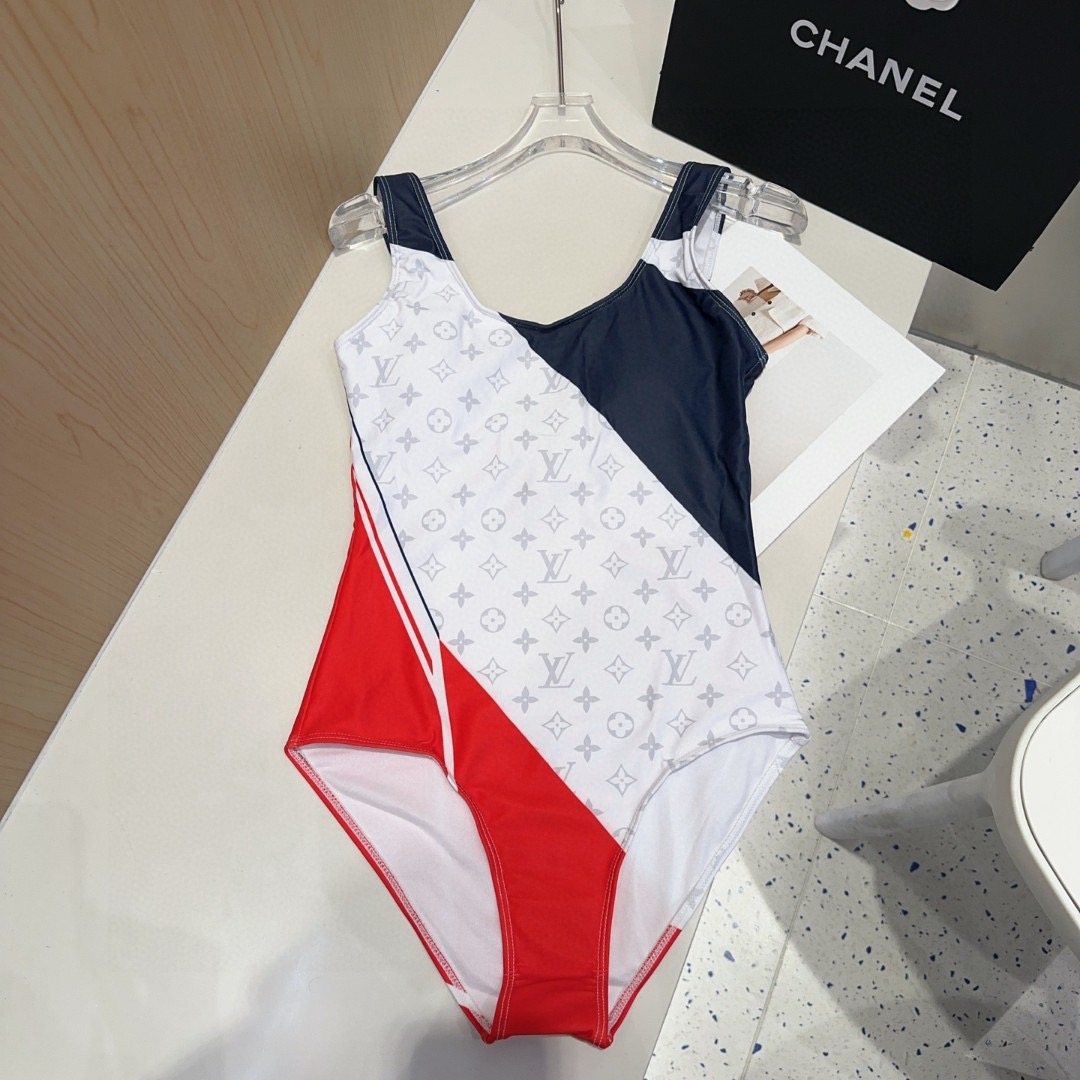 Lv泳衣，时尚达人必备。超级显身材！SML