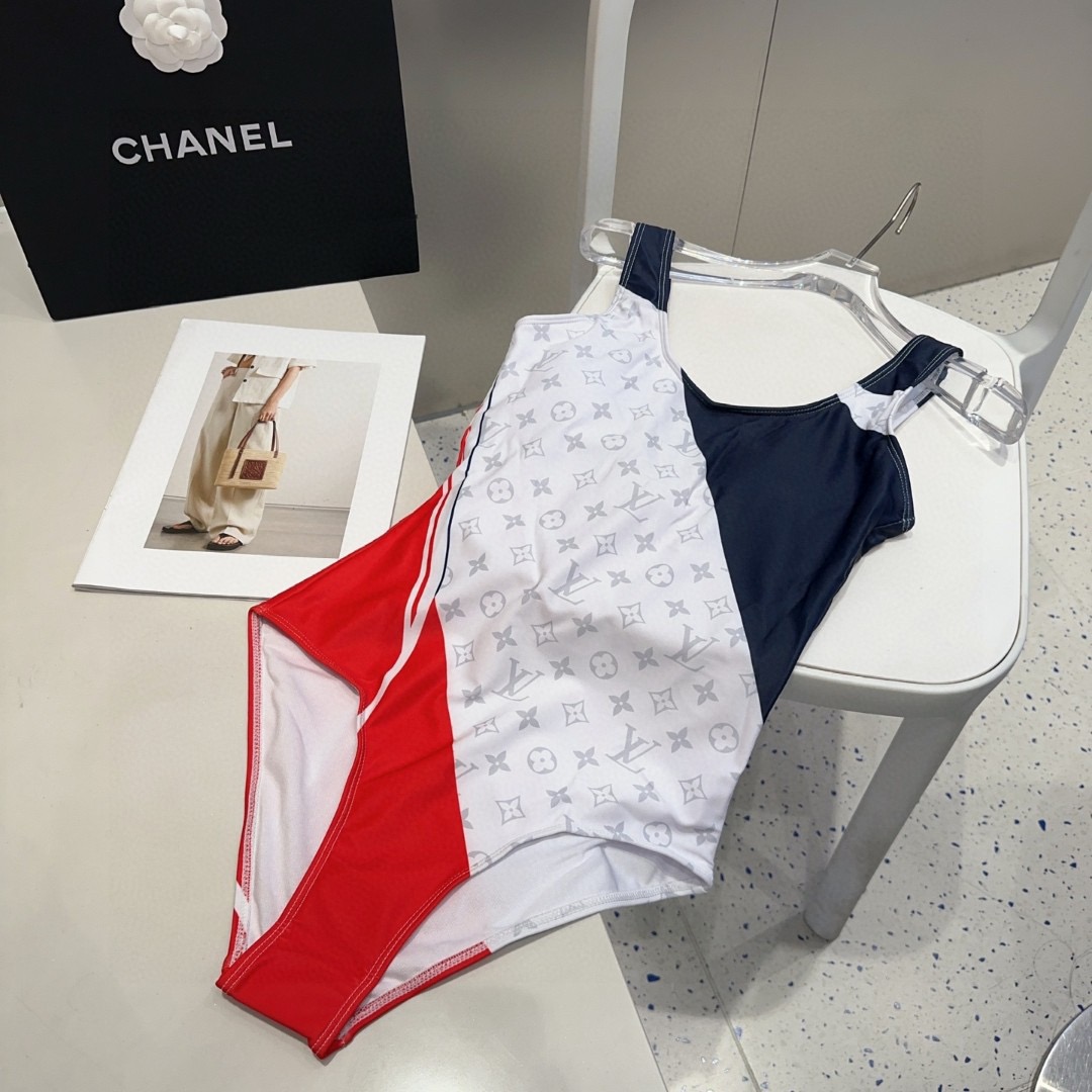 Lv泳衣，时尚达人必备。超级显身材！SML