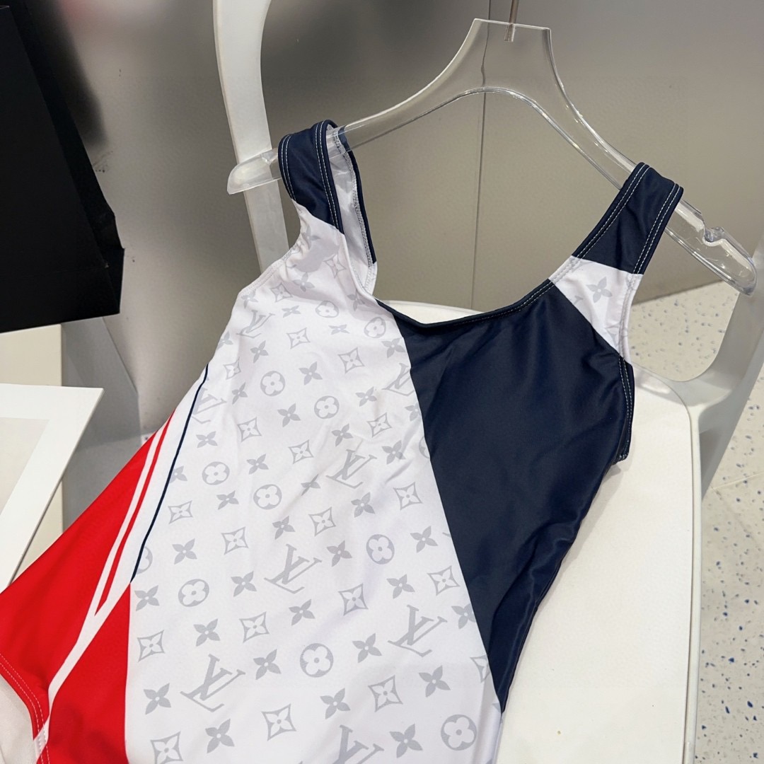 Lv泳衣，时尚达人必备。超级显身材！SML
