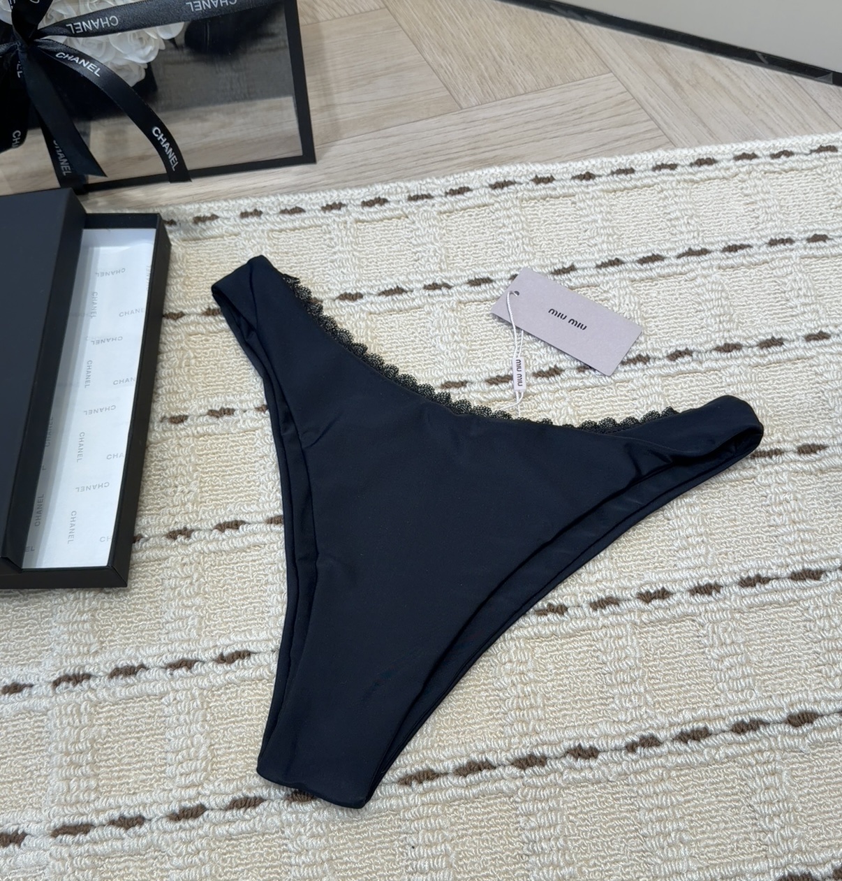 Miumiu泳衣，实物实在太美了！拍不出来它的美😍谁穿谁美！很值得入手✋ SML