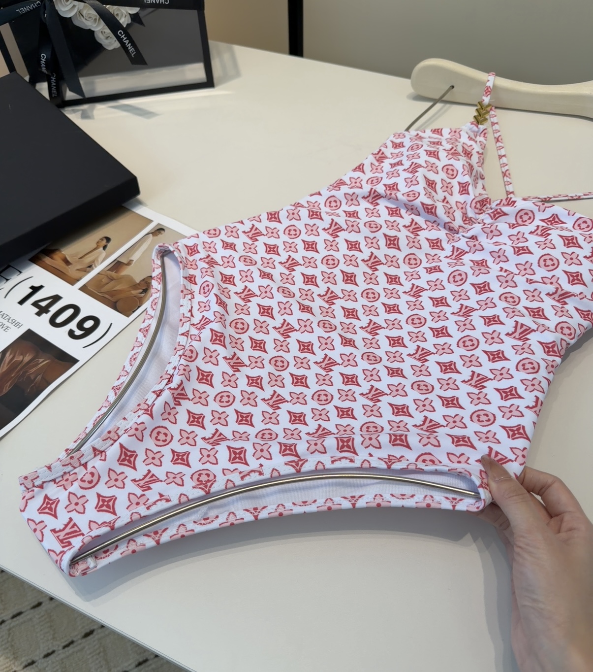 LV泳衣，实物实在太美了！拍不出来它的美😍谁穿谁美！很值得入手✋ SML