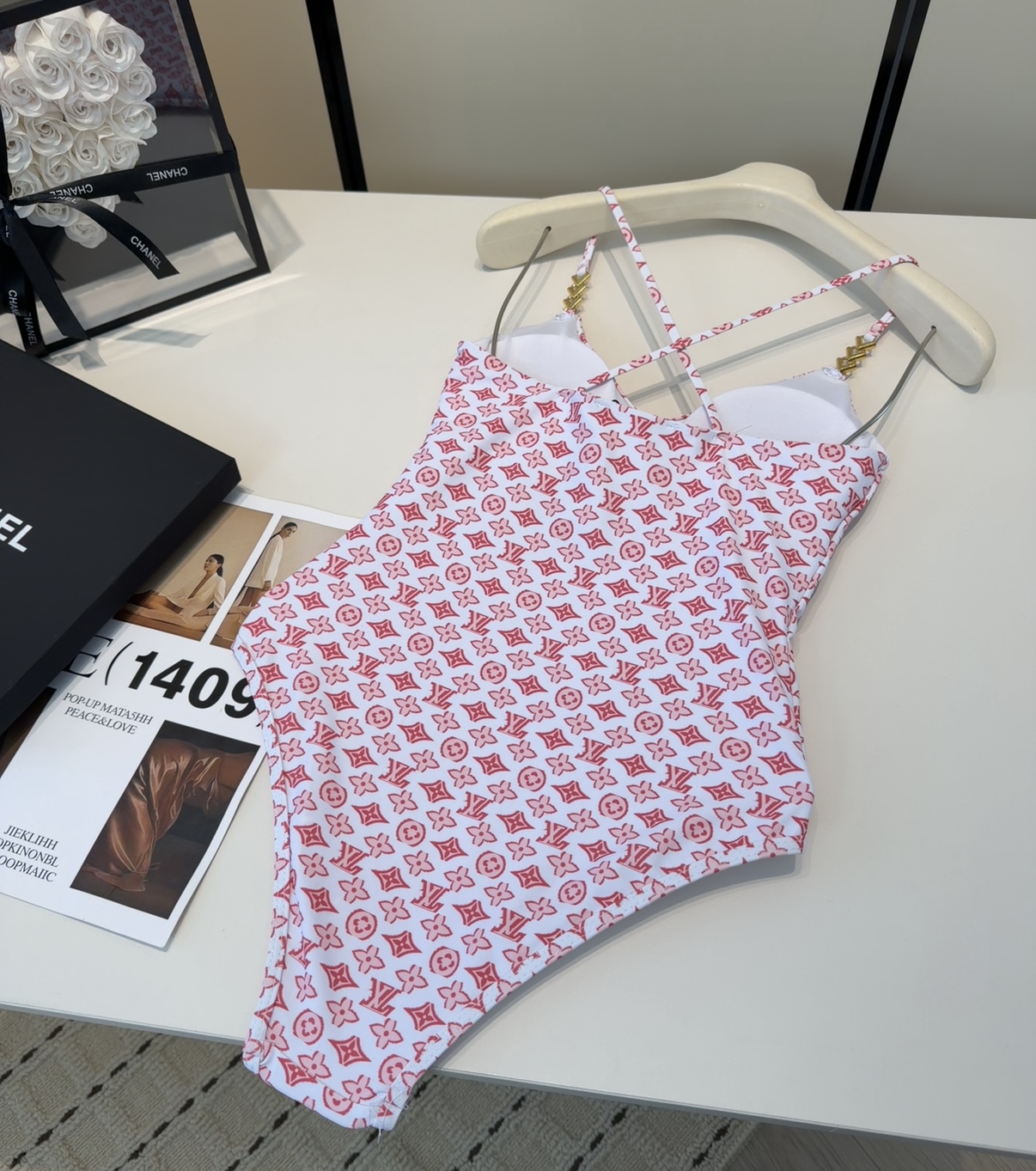 LV泳衣，实物实在太美了！拍不出来它的美😍谁穿谁美！很值得入手✋ SML