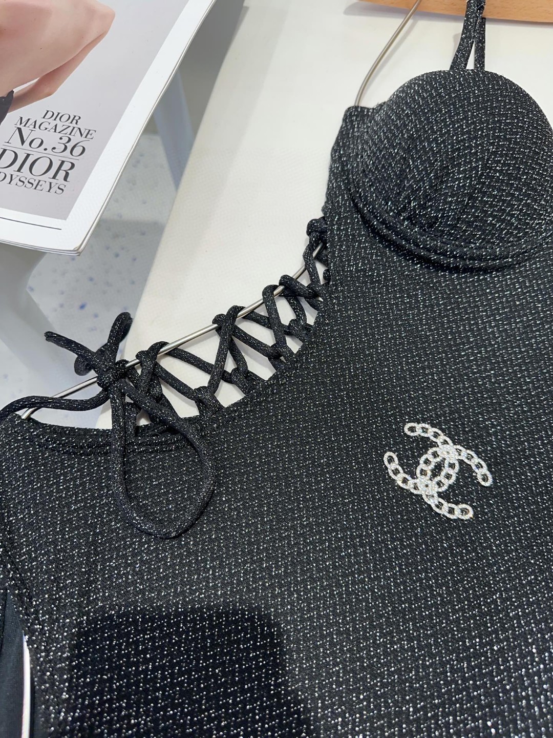 香奈儿泳衣，实物实在太美了！拍不出来它的美😍谁穿谁美！很值得入手✋ SML