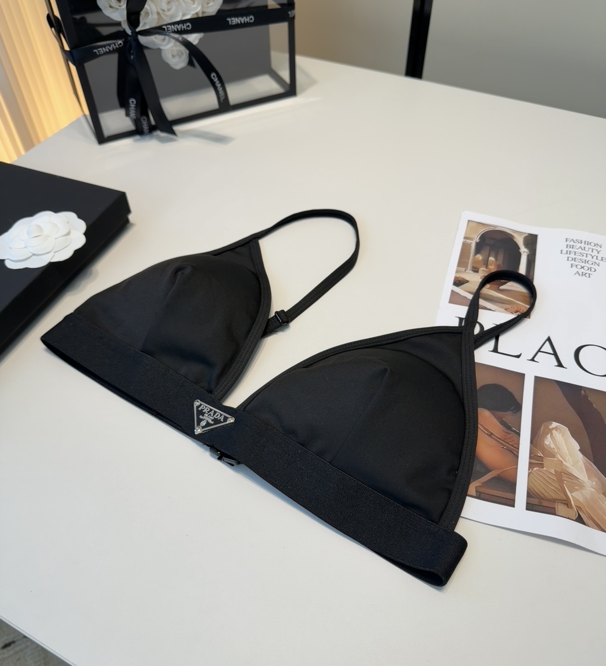 普拉达泳衣，时尚潮人必备！实物超级好看！海边度假拍照超级好！SML