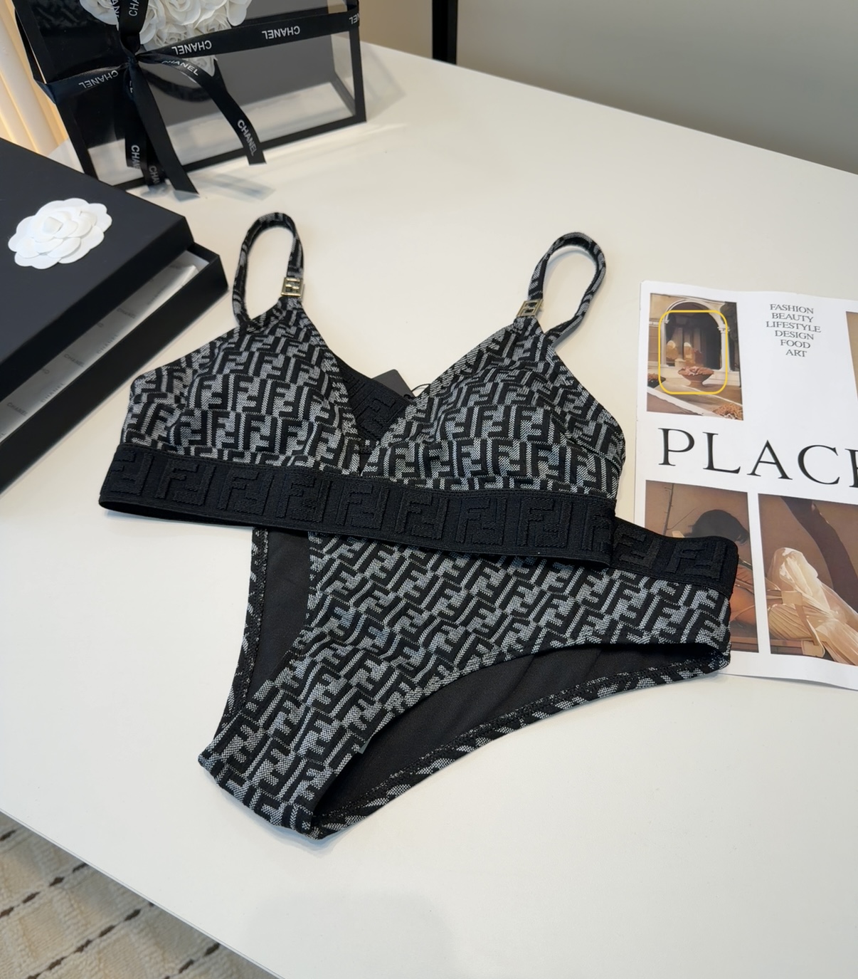 芬迪泳衣，时尚潮人必备！实物超级好看！海边度假拍照超级好！SML