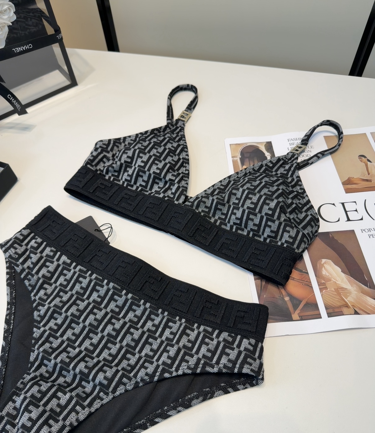 芬迪泳衣，时尚潮人必备！实物超级好看！海边度假拍照超级好！SML