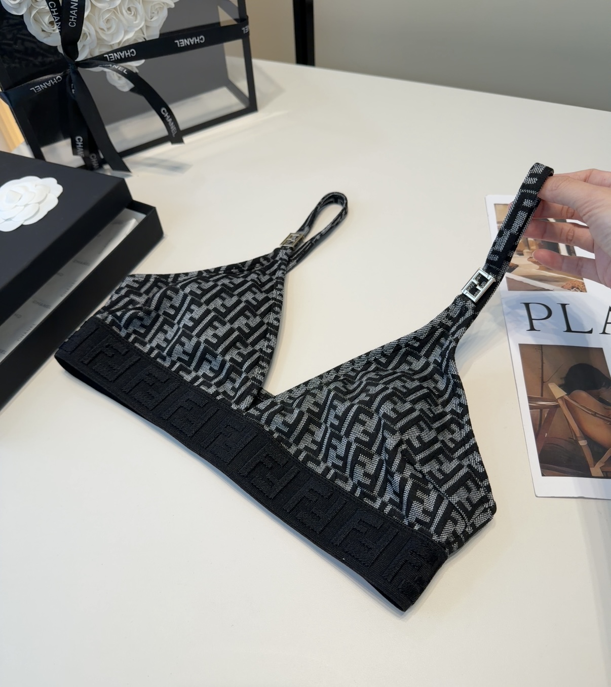 芬迪泳衣，时尚潮人必备！实物超级好看！海边度假拍照超级好！SML