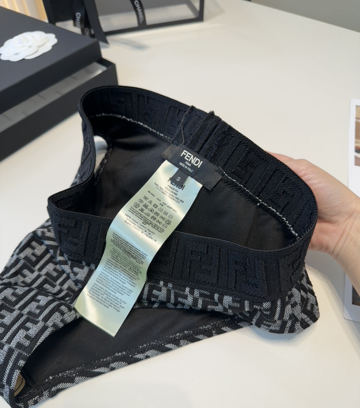 芬迪泳衣，时尚潮人必备！实物超级好看！海边度假拍照超级好！SML