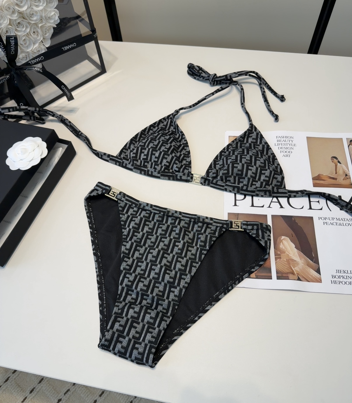 芬迪泳衣，时尚潮人必备！实物超级好看！海边度假拍照超级好！SML