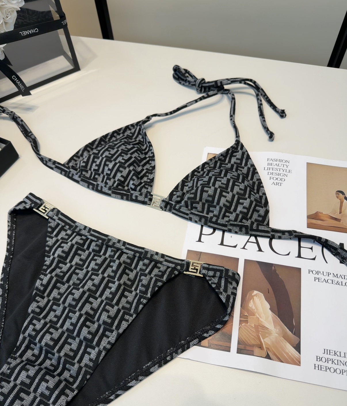 芬迪泳衣，时尚潮人必备！实物超级好看！海边度假拍照超级好！SML