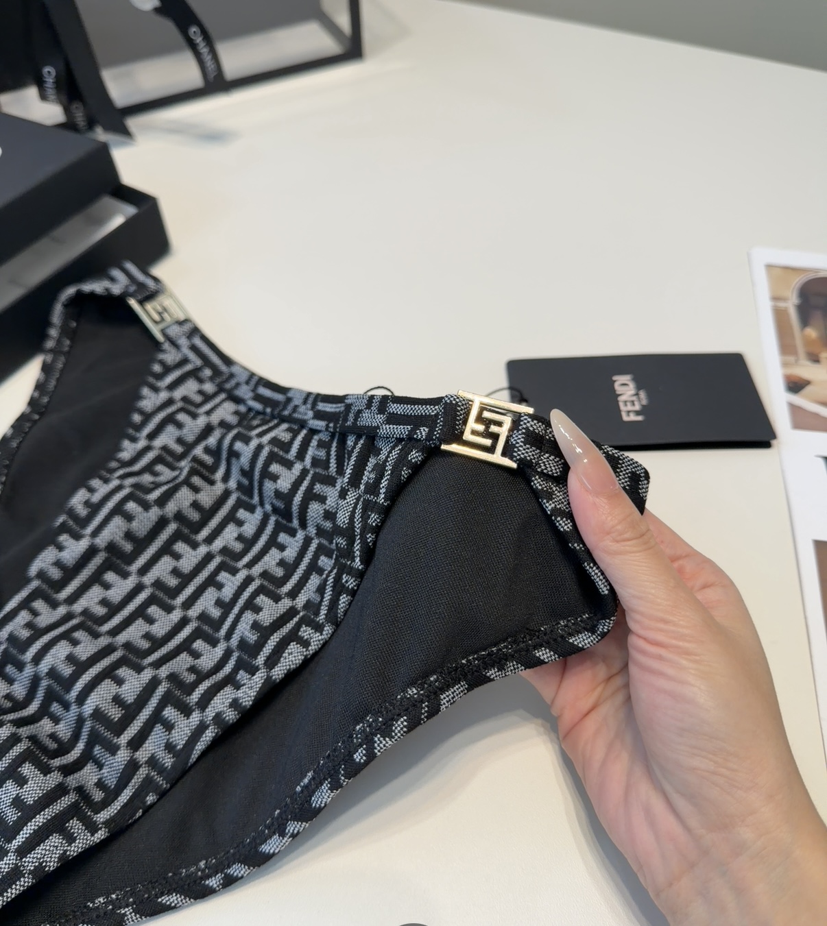 芬迪泳衣，时尚潮人必备！实物超级好看！海边度假拍照超级好！SML