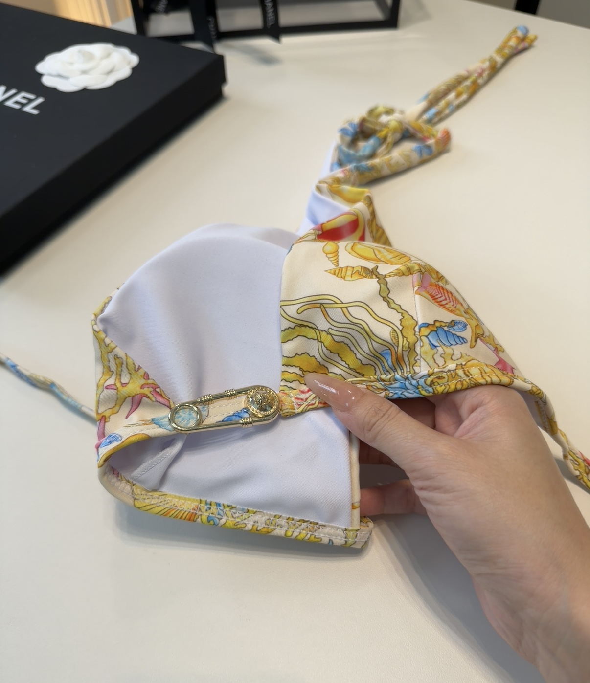 范思哲泳衣，时尚潮人必备！实物超级好看！海边度假拍照超级好！SML