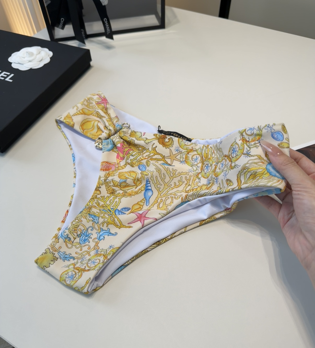 范思哲泳衣，时尚潮人必备！实物超级好看！海边度假拍照超级好！SML