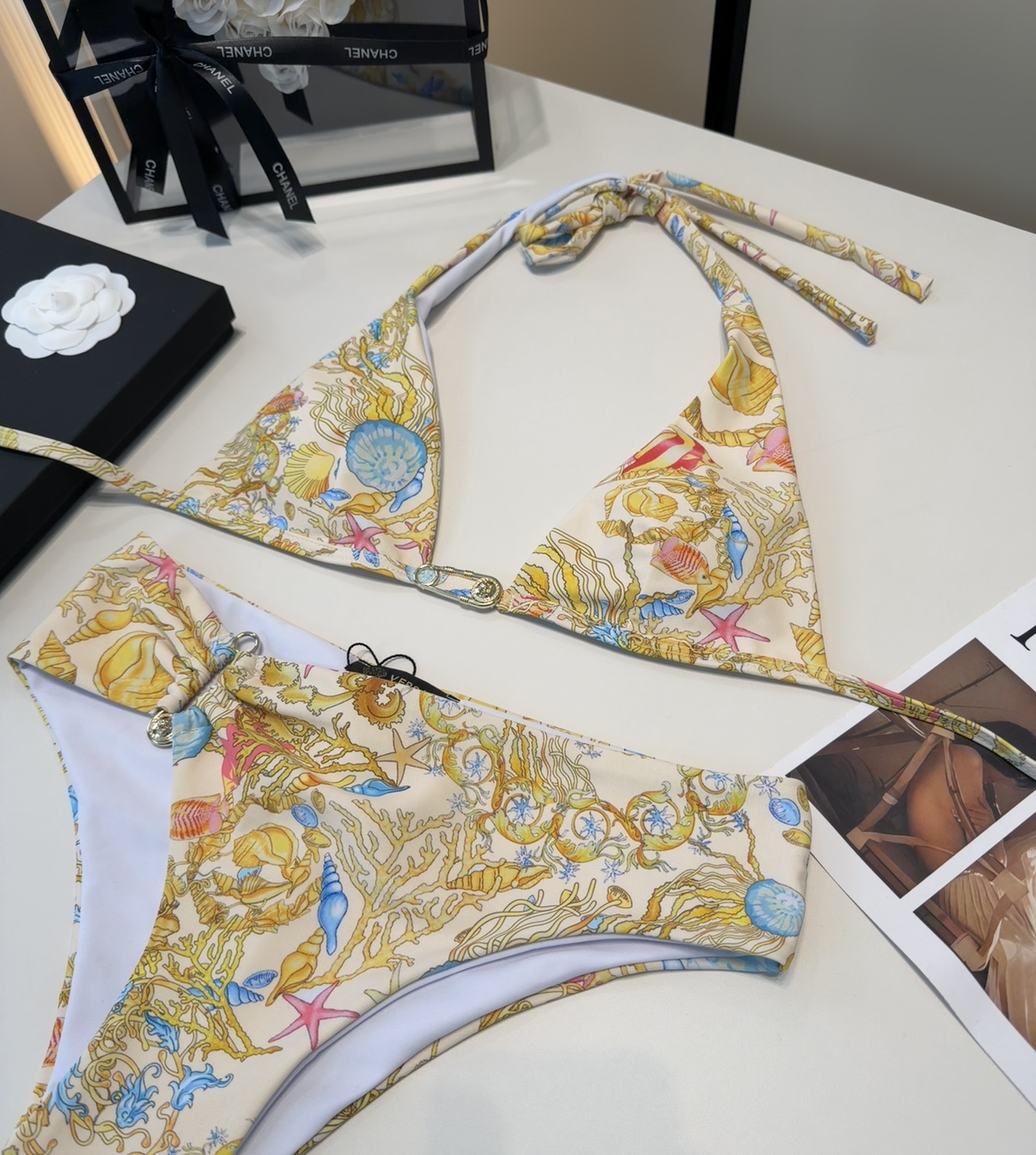 范思哲泳衣，时尚潮人必备！实物超级好看！海边度假拍照超级好！SML