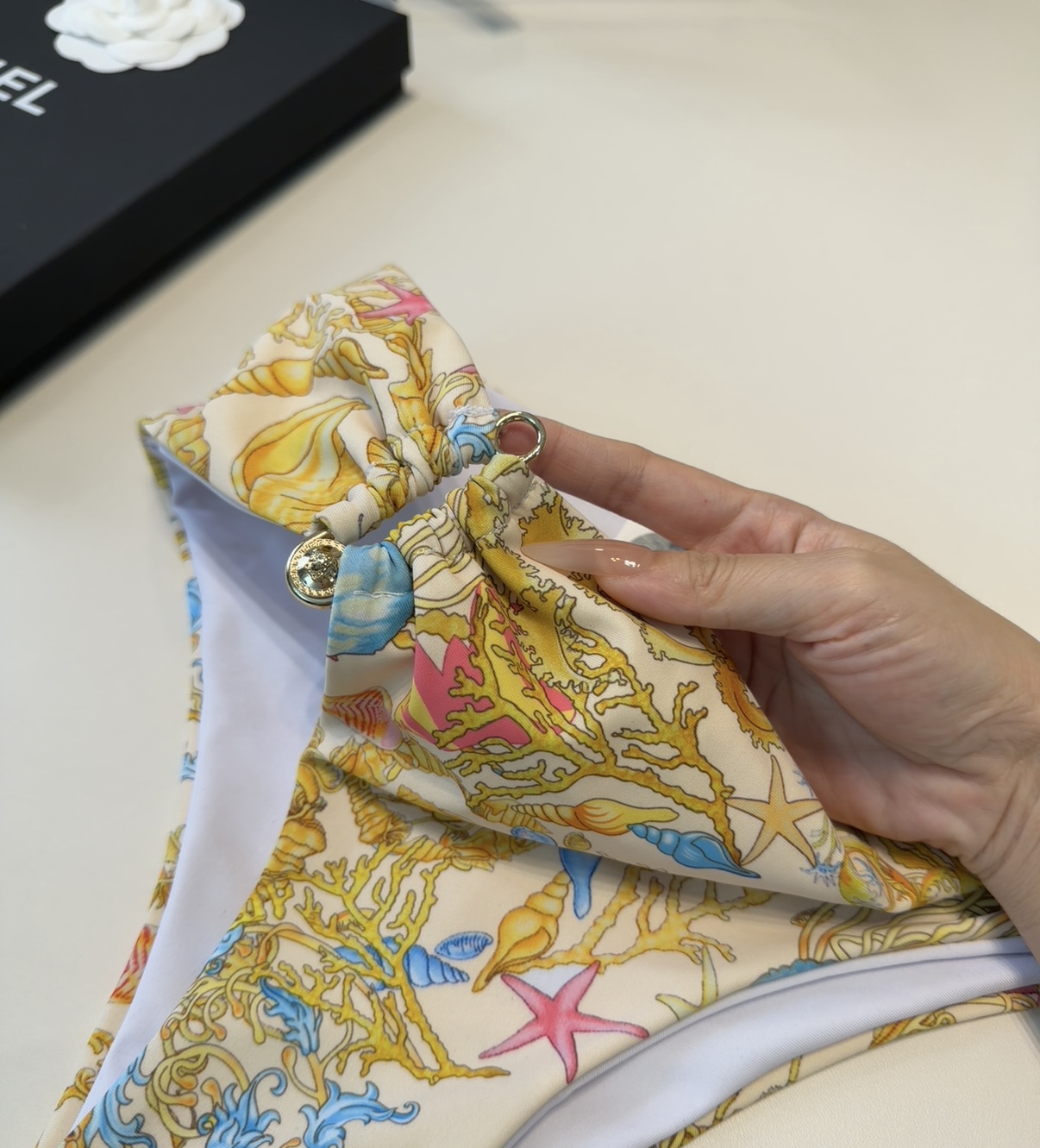 范思哲泳衣，时尚潮人必备！实物超级好看！海边度假拍照超级好！SML