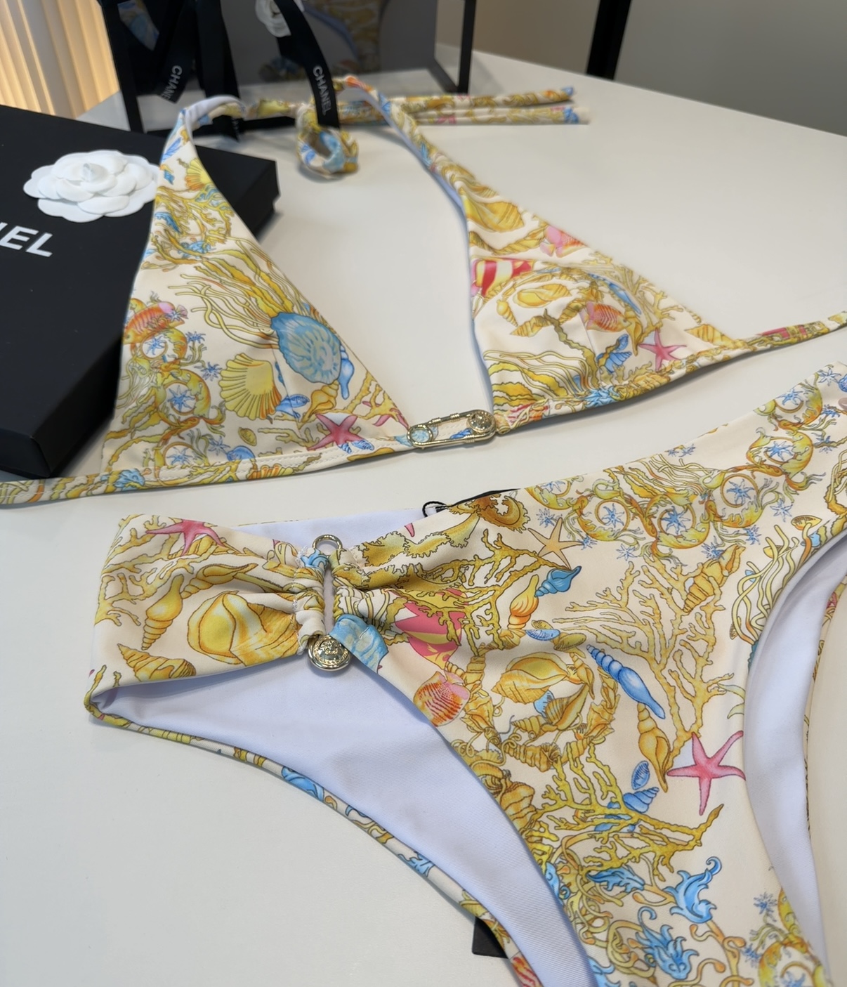 范思哲泳衣，时尚潮人必备！实物超级好看！海边度假拍照超级好！SML