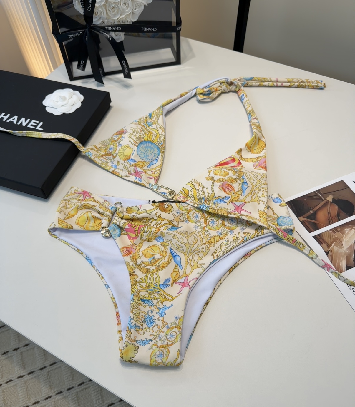 范思哲泳衣，时尚潮人必备！实物超级好看！海边度假拍照超级好！SML