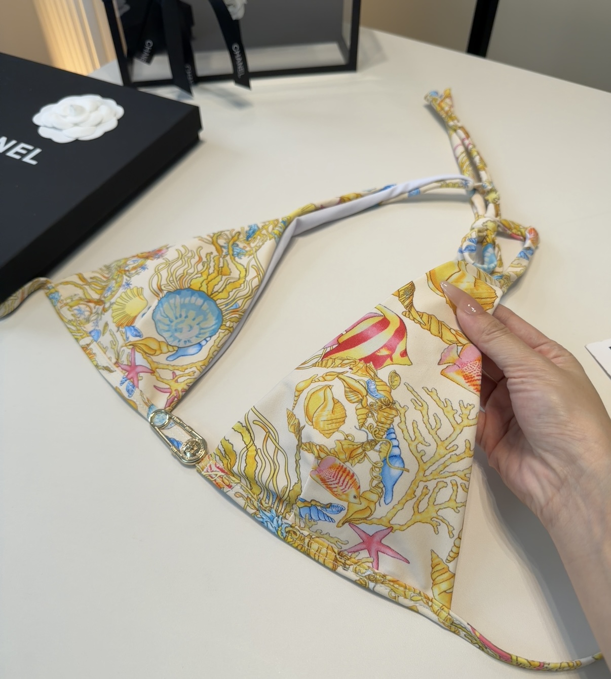 范思哲泳衣，时尚潮人必备！实物超级好看！海边度假拍照超级好！SML