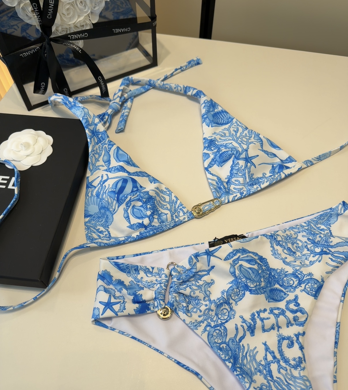 范思哲泳衣，时尚潮人必备！实物超级好看！海边度假拍照超级好！SML