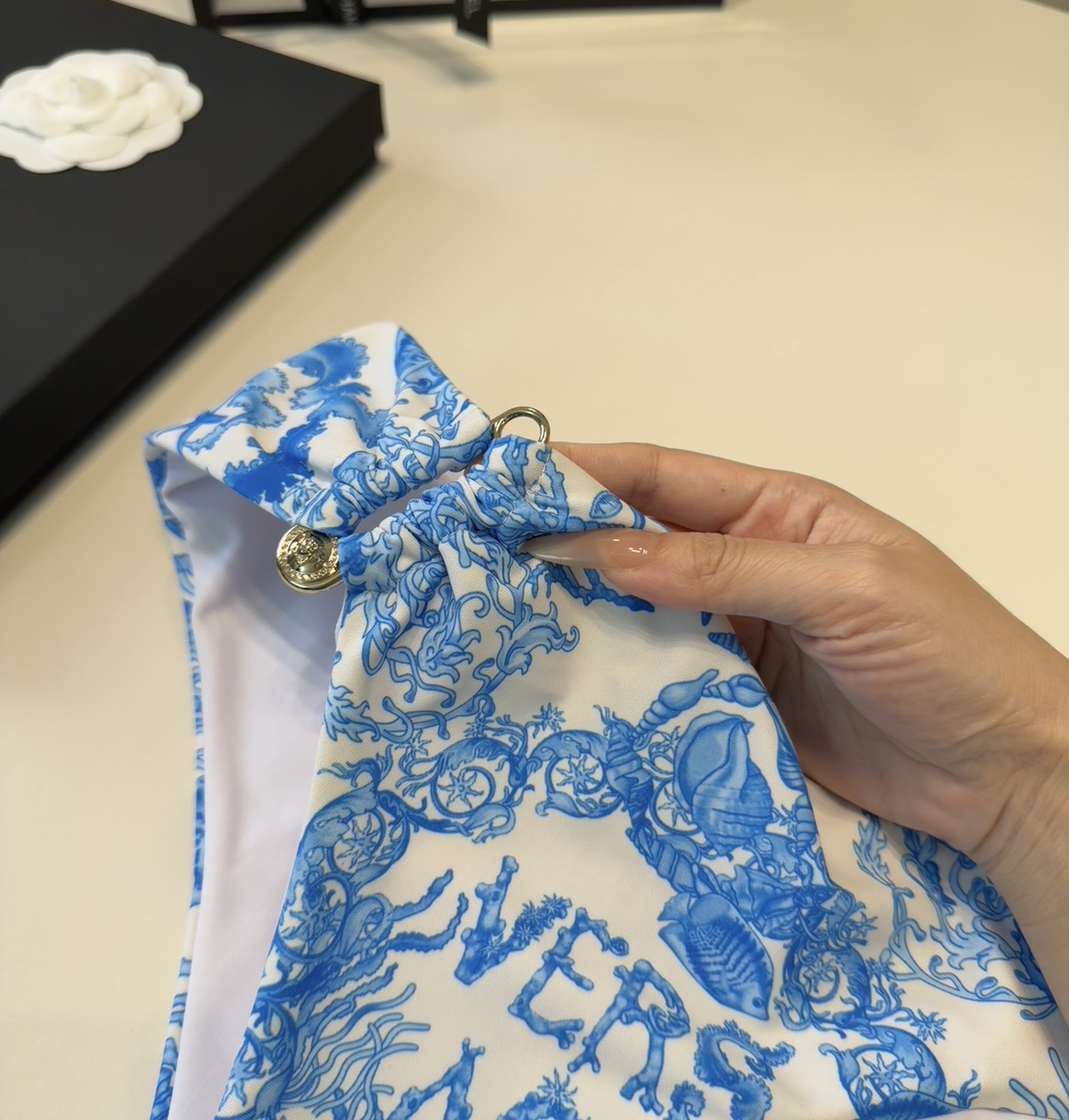 范思哲泳衣，时尚潮人必备！实物超级好看！海边度假拍照超级好！SML