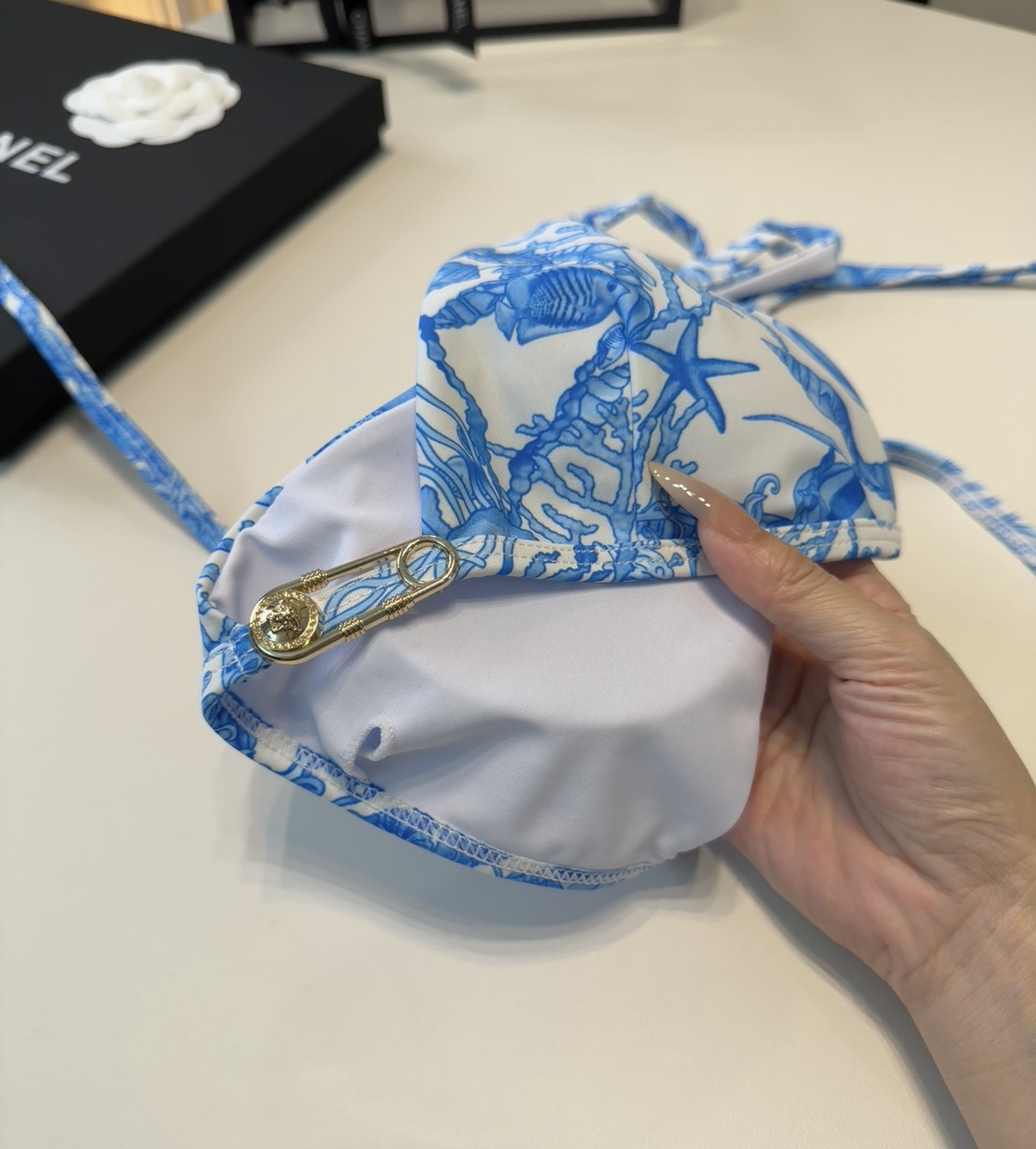 范思哲泳衣，时尚潮人必备！实物超级好看！海边度假拍照超级好！SML