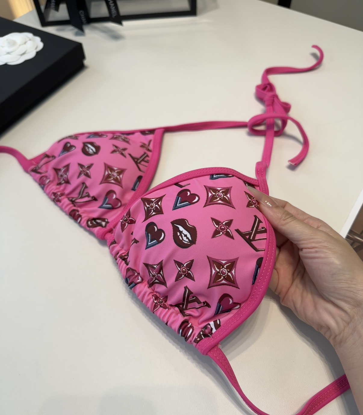 Lv泳衣，时尚潮人必备！实物超级好看！海边度假拍照超级好！SML