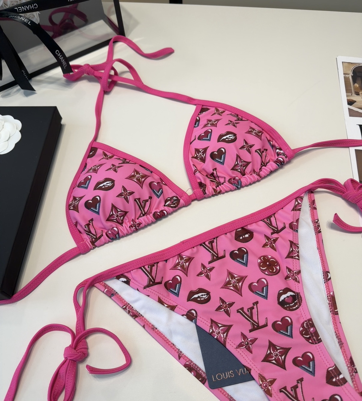 Lv泳衣，时尚潮人必备！实物超级好看！海边度假拍照超级好！SML