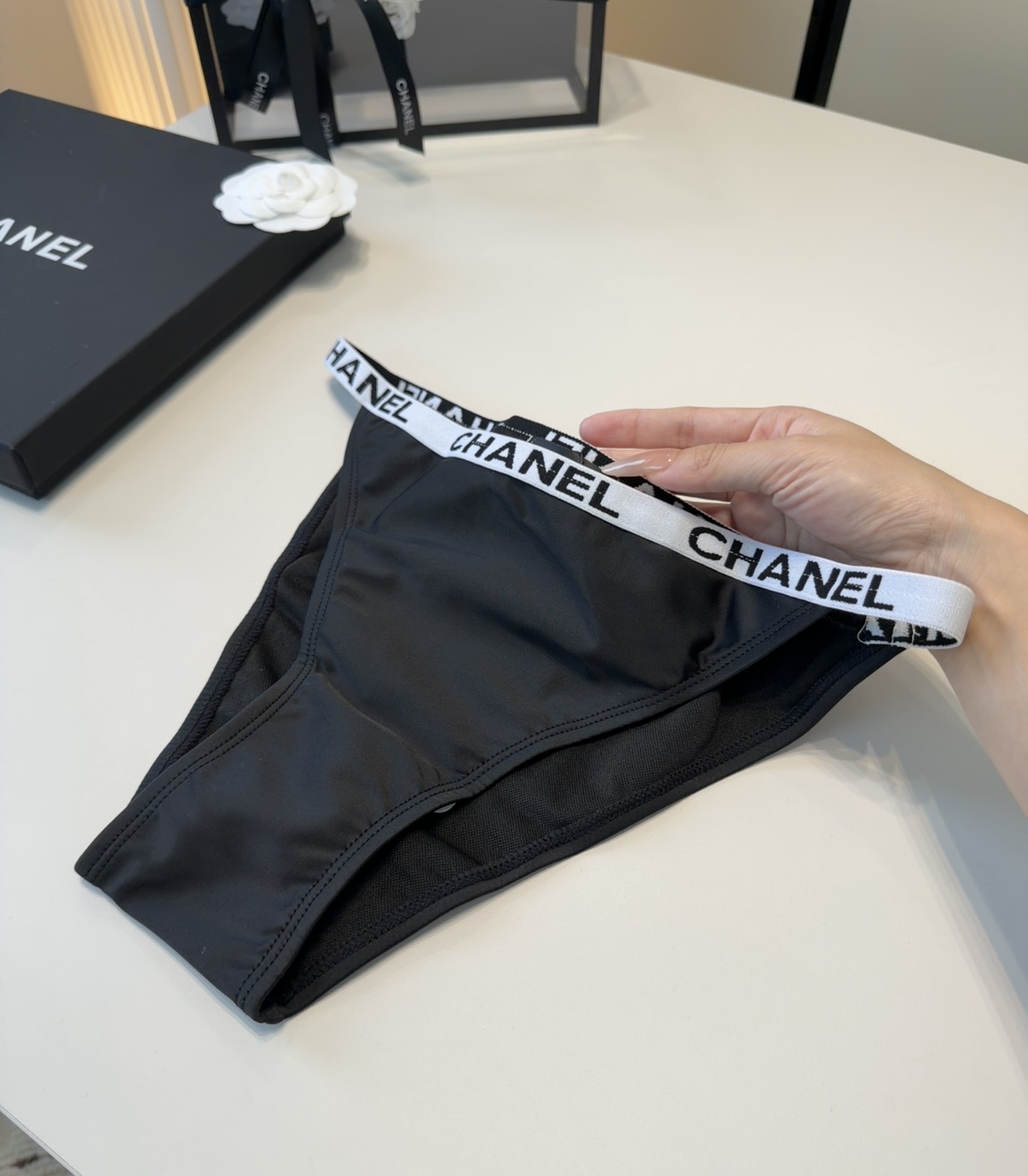 香奈儿泳衣，时尚潮人必备！实物超级好看！海边度假拍照超级好！SML