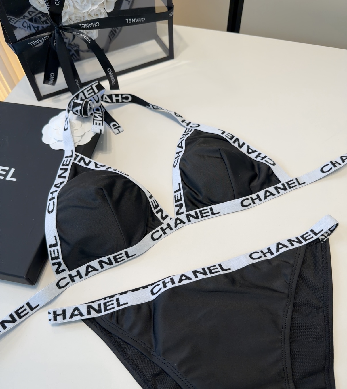 香奈儿泳衣，时尚潮人必备！实物超级好看！海边度假拍照超级好！SML