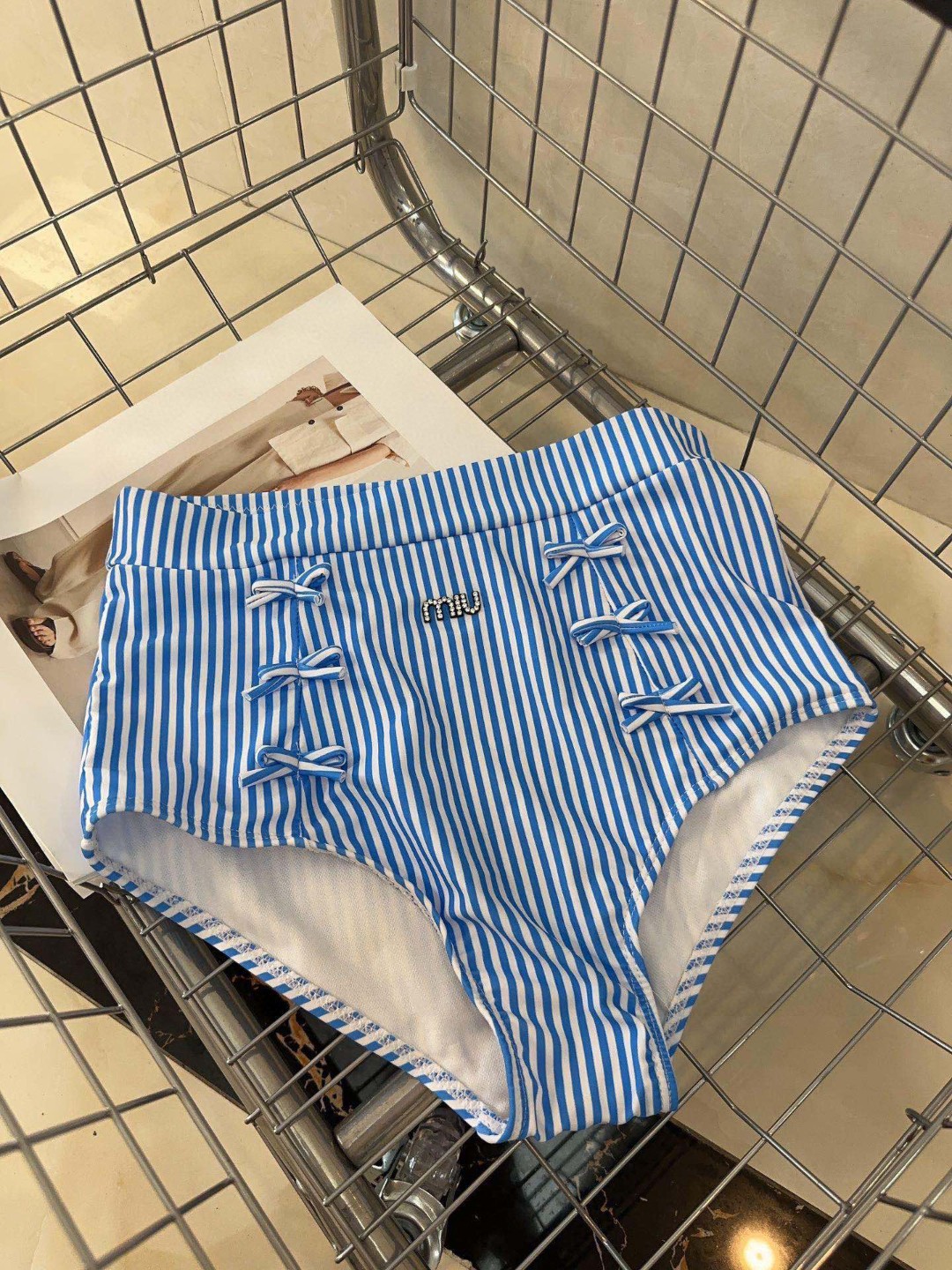 miumiu泳衣，时尚潮人必备！实物超级好看！海边度假拍照超级好！SML