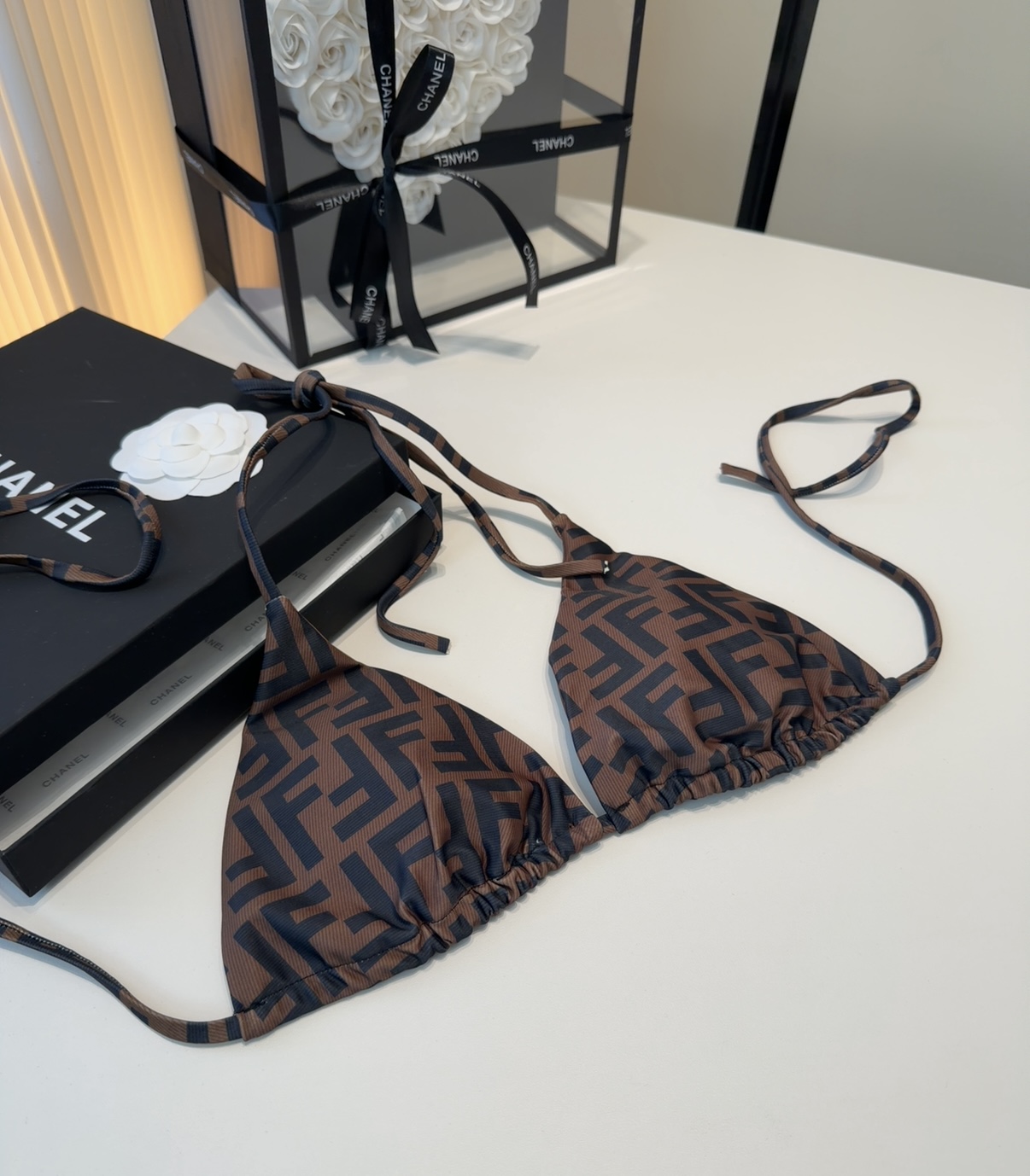 芬迪泳衣，时尚潮人必备！实物超级好看！海边度假拍照超级好！SML