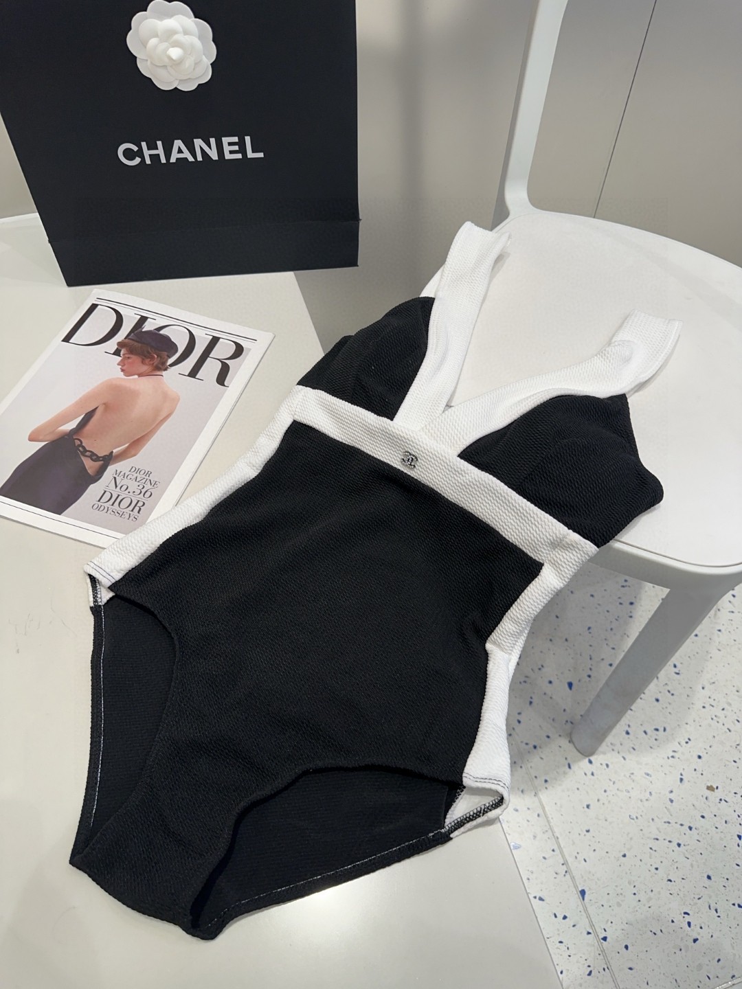 香奈儿泳衣，实物实在太美了！拍不出来它的美😍谁穿谁美！很值得入手✋ SML