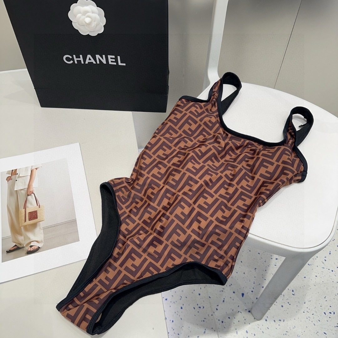 芬迪泳衣，时尚达人必备。超级显身材！SML