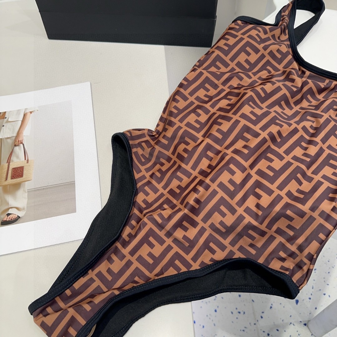 芬迪泳衣，时尚达人必备。超级显身材！SML