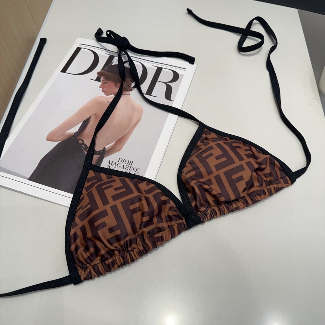 芬迪泳衣，实物实在太美了！拍不出来它的美😍谁穿谁美！很值得入手✋ SML