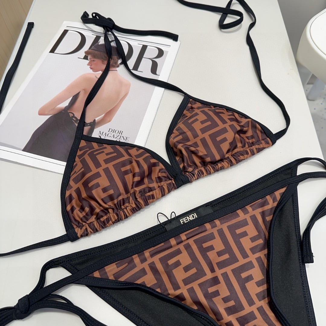 芬迪泳衣，实物实在太美了！拍不出来它的美😍谁穿谁美！很值得入手✋ SML