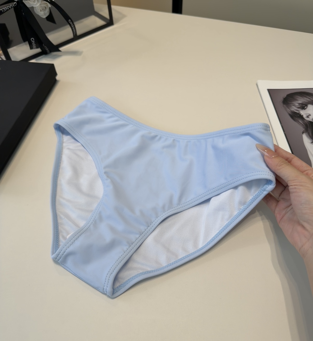 香奈儿泳衣，时尚潮人必备！实物超级好看！海边度假拍照超级好！SML