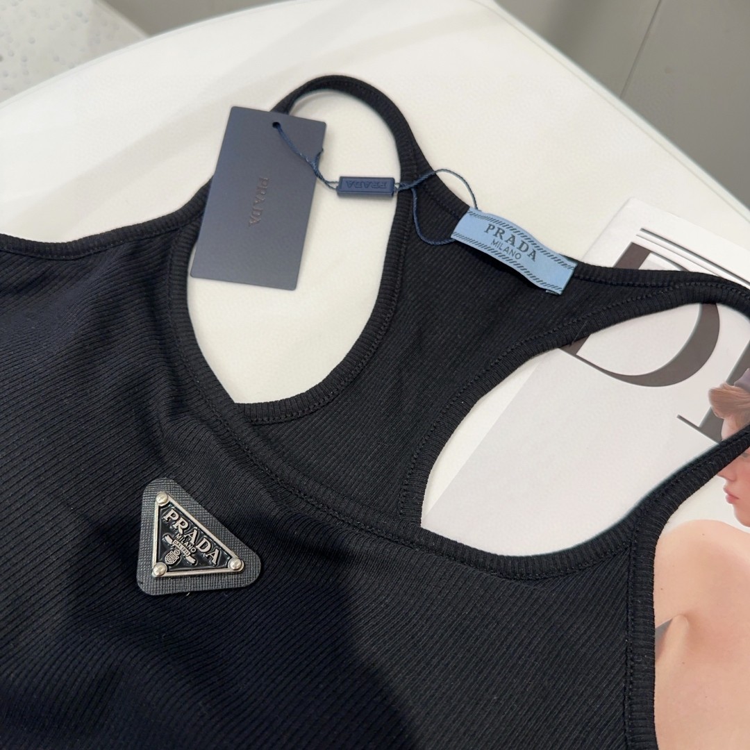 普拉达上衣背心基础简约 经典百搭 时髦高级均码